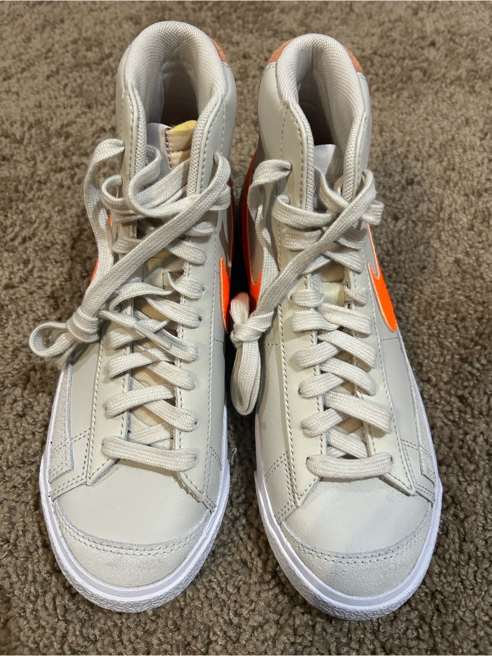 Woman Blazer mid 77 High-Top Sneakers in Light Gray with Orange Accent